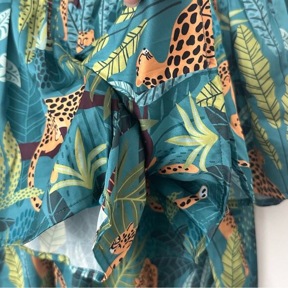 Entro Women's Green Satin Tropical Cheetah Print Top and Shorts Size Medium NWOT - Picture 7 of 8